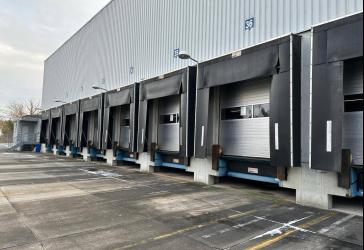 6.771 m² Logistikhalle mit 10 Rampentore zu vermieten