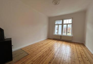 großzügige Altbau-Wohnung mit Kamin und Echtholzdielen