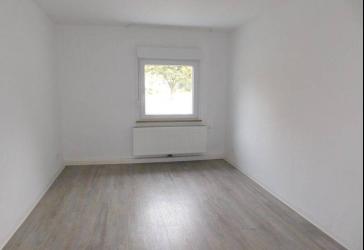 Überruhr-Holthausen: Frisch renov. 3-Zi.-Whg. mit großem Balkon