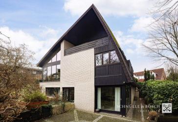 Großzügiges Architektenhaus in Einliegerwohnung in Stade