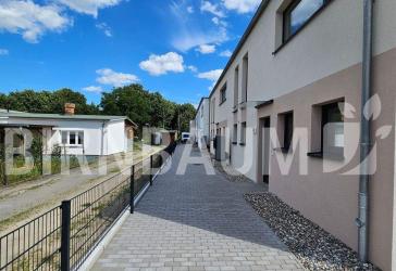 Großzügiges Reihenhaus mit südlich ausgerichteter Terrasse und verglastem Balkon
