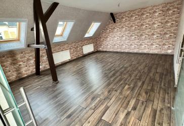 ==4.Zimmer-Wohnung im Dachgeschoss ==