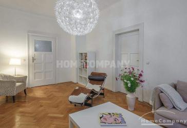 Exklusive 4-Zimmer-Altbauwohnung mit Balkon & Tiefgarage in Top-Lage