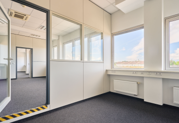 Helles & klimatisiertes Büro 46,82 m² ab sofort verfügbar in Öhringen, auf Wunsch möbeliert