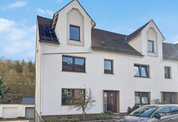 Viel Platz für die Familie - Reihenendhaus mit Blick ins Grüne in Beverungen