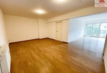 Moderne 3-Raum-Wohnung mit Balkon und Einbauküche in Aue
