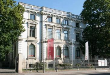 BUERO.flächen mit 295 m' Terrasse, Garten und Stellplätzen in exklusiver Stadtvilla am Rosental