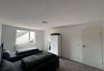 Zwei nebeneinanderliegende, frisch sanierte 2-Zimmer-Wohnungen auf gleicher Etage im Süden Nürnbergs