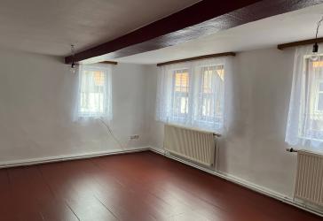 1 A Kaufgelegenheit , Wohnhaus , sofort beziebar. Mit Nebengebäude und 2 PKW Stellplätzen am Haus, ! Teilsaniert und Renoviert
