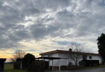 Ein tolles Einfamilienhaus mit Einliegerwohnung und einem traumhaften Blick über Erlangen bis nach Nürnberg!