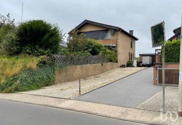 Freistehendes Einfamilienhaus mit Garten