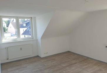 Ruhige 3-Zimmer-Dachgeschosswohnung zu vermieten!