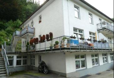 Sonnige sanierte 2 Zimmer - WBS 2 Personen erforderlich Renovierte Wohnung im Erdgeschoss - WBS erforderlich