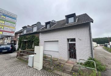 Anlageobjekt: Reihenhaus mit Gewerbe in zentraler Lage