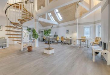 Ab sofort frei! Maisonette-Wohnung mit tollem Raumgefühl und Potenzial in der Südweststadt!
