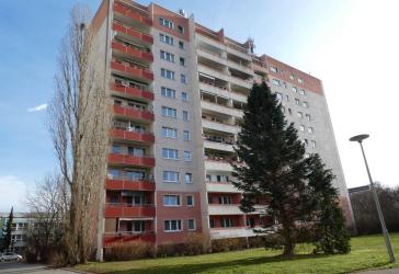 Moderne Etagenwohnung mit Aufzug und sonnigem Balkon - Komfortables Wohnen in zentraler Lage!