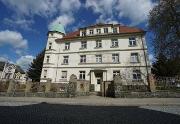 2-Raum-Wohnung mit großer Wohnküche in romantischer Villa
