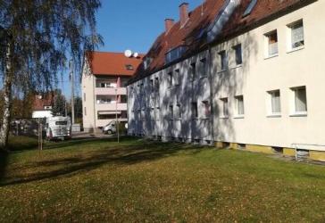 * * * Günstige Renovierungswohnung: 2,5 Zi- WHG mit sehr guten S-Bahnanschluss n. Nürnberg HBH. (Fra)