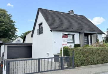 Attraktives 5-Zimmer-Einfamilienhaus mit Garten, Keller und geräumiger Garagenhalle im Ortskern
