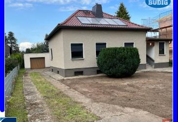 Solides Einfamilienhaus auf vorderer Teilfläche