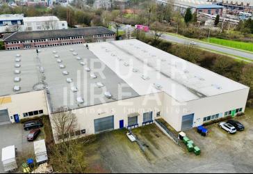 Hallenfläche in Krefeld-Oppum | ebenerdiges Sektionaltor + Rampe | Stellplätze