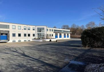 Lager- und Logistikhallen mit hellen Büroräumen ges. 2300m2 + Außenfläche ca. 5000m2