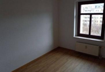 Erster Monat geschenkt! Helle 3-Zimmer DG-Wohnung, Aufzug