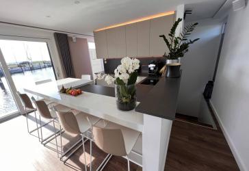 LUXUS Hausboot - 3 Etagen - 100m² Wohnen + 120 m² SONNENTERRASSE - Kamin, Kino, komplett individuell