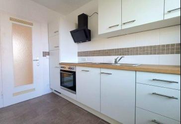 Moderne Wohnung mit Einbauküche!