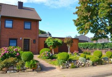 Gepflegtes Reihenendhaus mit Garage in bevorzugter Lage von Heide