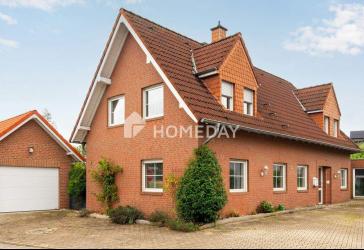 Sofort bezugsfreies MFH mit 2 Wohneinheiten, Garten, Garage, EBK und Terrasse in beliebter Lage
