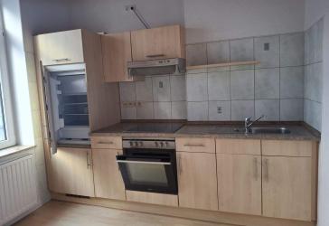 Schöne 2 ZKB mit Einbauküche und großem Balkon im 1.OG zu vermieten