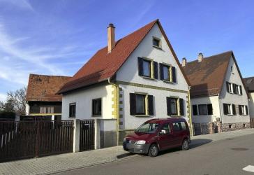 Ihr Traum beginnt hier - Haus mit Scheune und großem Grundstück in Spöck