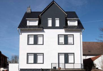 Vierfamilienhaus und ca. 90 qm Halle in Espenau
