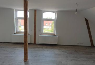 Klimatisierte Dachgeschosswohnung in Zscherndorf zu vermieten