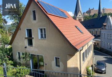 Modernisiertes Einfamilienhaus mit Solaranlage in zentraler Lage - ca. 8,6 % Rendite