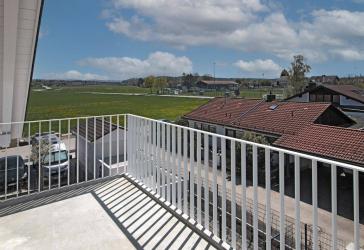 Lichtdurchflutete DG-Wohnung mit Blick ins Grüne und zwei Balkonen