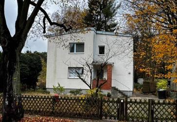 Grundstück mit 2 Familienhaus zur Entwicklung