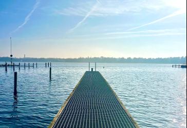 Designer Villa mit Bootssteg auf privatem Seegrundstück direkt Am Großen Wannsee