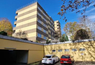 'Gepflegte 1-Zi.-Wohnung mit Aufzug, Balkon u. Stellplatz am grünen Stadtrand von Stuttgart-Botnang'