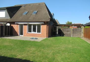 Aktuell sanierte 120 m² große DHH mit Doppelcarport und großem Grundstück in gewachsener ruhiger Wohnlage.