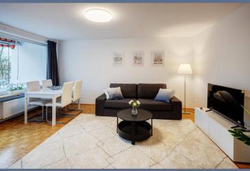 Möbliert: Möblierte, hübsche Wohnung mit Balkon