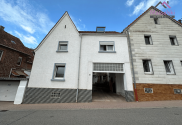 *** NEUER PREIS *** Renovierungs- bzw. teilweise Sanierungsbedürftiges Einfamilienhaus in Stauf mit kleinem Garten ***