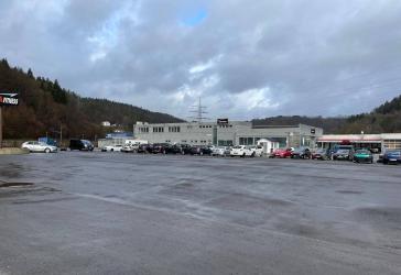 Große 2 Hallen Verkaufsraum oder Lager