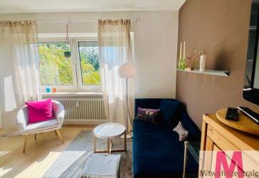Hochwertig möblierte, großzügige 1-Zimmerwohnung mit Balkon