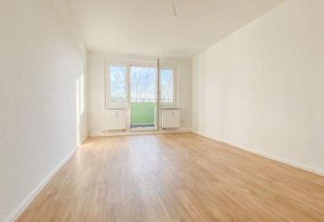 Modernes Wohngefühl: Erstbezug nach Sanierung mit großem Balkon und kostenfreien Stellplätzen