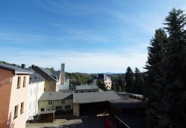 Schöne und renovierte 2 Raum WE mit Einbauküche und Fernblick in der Oberstadt von Annaberg-B.