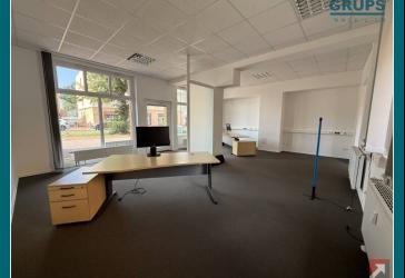 Moderne Praxisfläche / Büro in Bestlage zu vermieten mit Behinderten WC