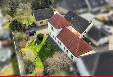 Ensemble aus 3 Objekten auf großzügigem Grundstück in zentraler Lage!