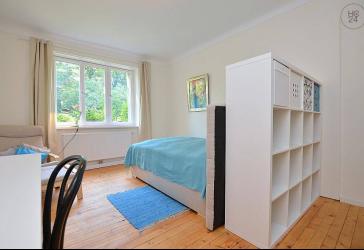 Voll möbliertes WG-Zimmer mit Gartenblick in Stuttgart West